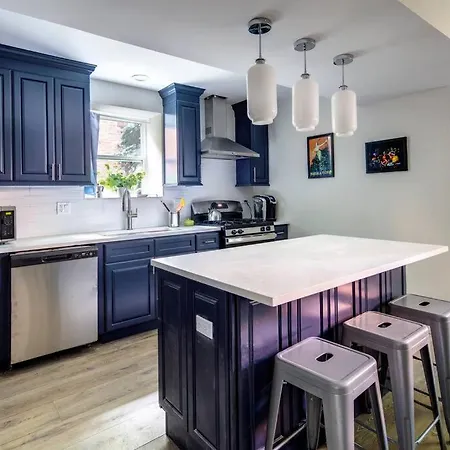 Stylish 2Br Stunner In Unbeatable Location Apartment