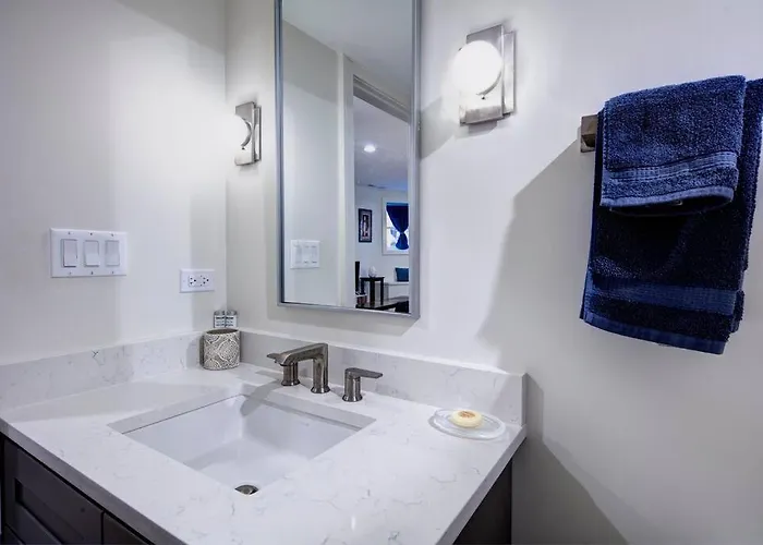 Stylish 2br Stunner In Unbeatable Location Apartamento Chicago