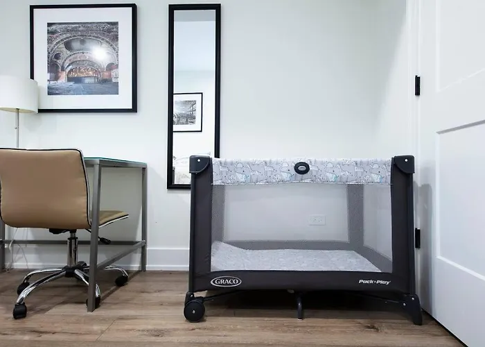 Stylish 2br Stunner In Unbeatable Location Chicago